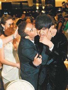 明星热吻男人图片,浪漫画面引发网友热议